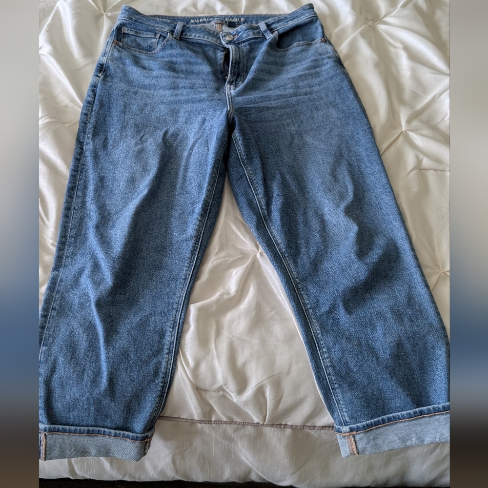 American Eagle Outfitters Cropped Mom Jeans
